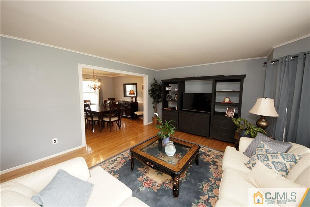 9 Kings Road Dayton, NJ 08810 - Photo 5 of 24 Gallery Image 5