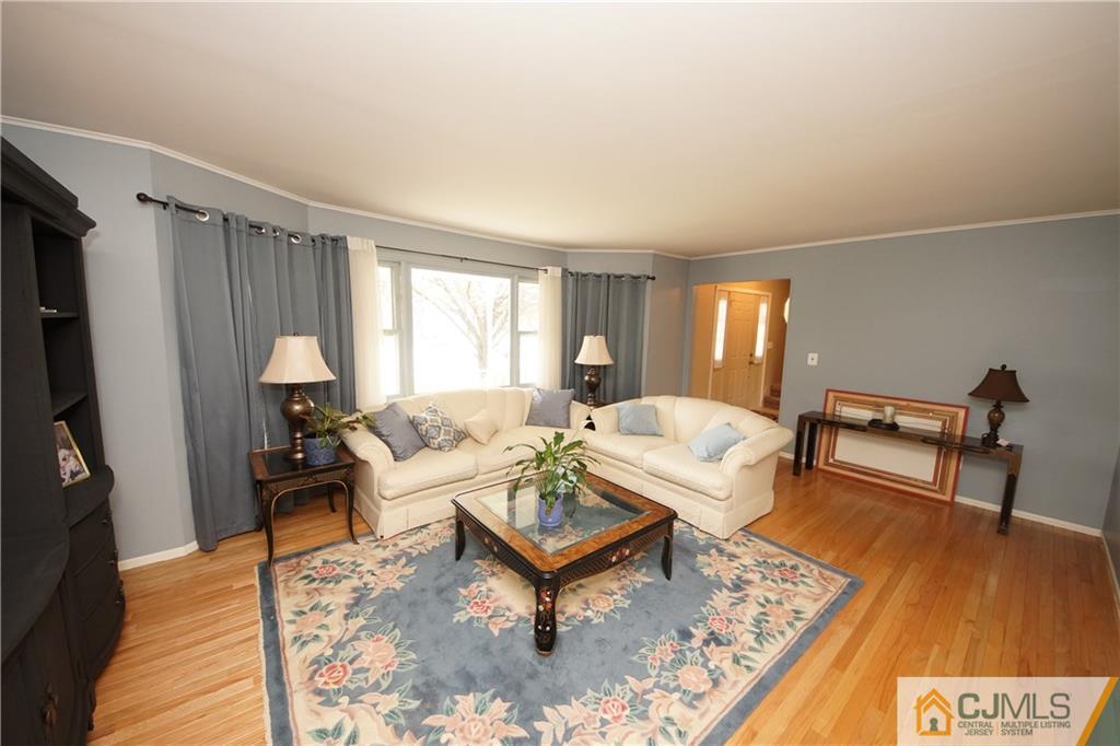 9 Kings Road Dayton, NJ 08810 - Photo 6 of 24 Gallery Image 6