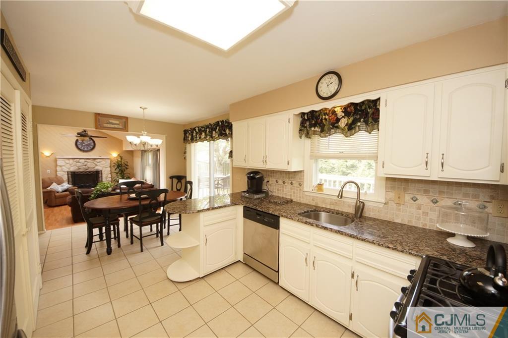 9 Kings Road Dayton, NJ 08810 - Photo 10 of 24 Gallery Image 10