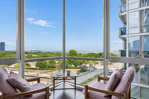 $1,055,000 | 1201 South Prairie Avenue, Unit 803, Chicago, IL 60605