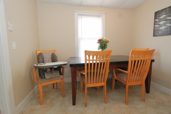 424 Putnam Hill Road Sutton, MA 01590 - Photo 3 of 12 a dining room with furniture and window