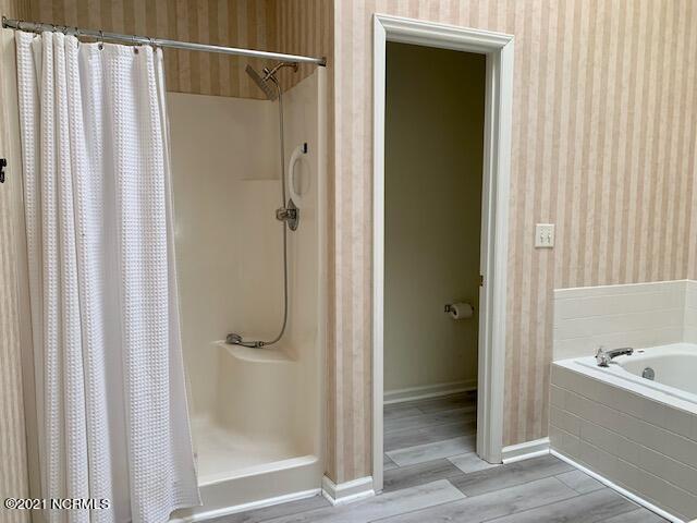 2597 Thackery Road, Unit G Greenville, NC 27858 - Photo 18 of 22 IMG_9145