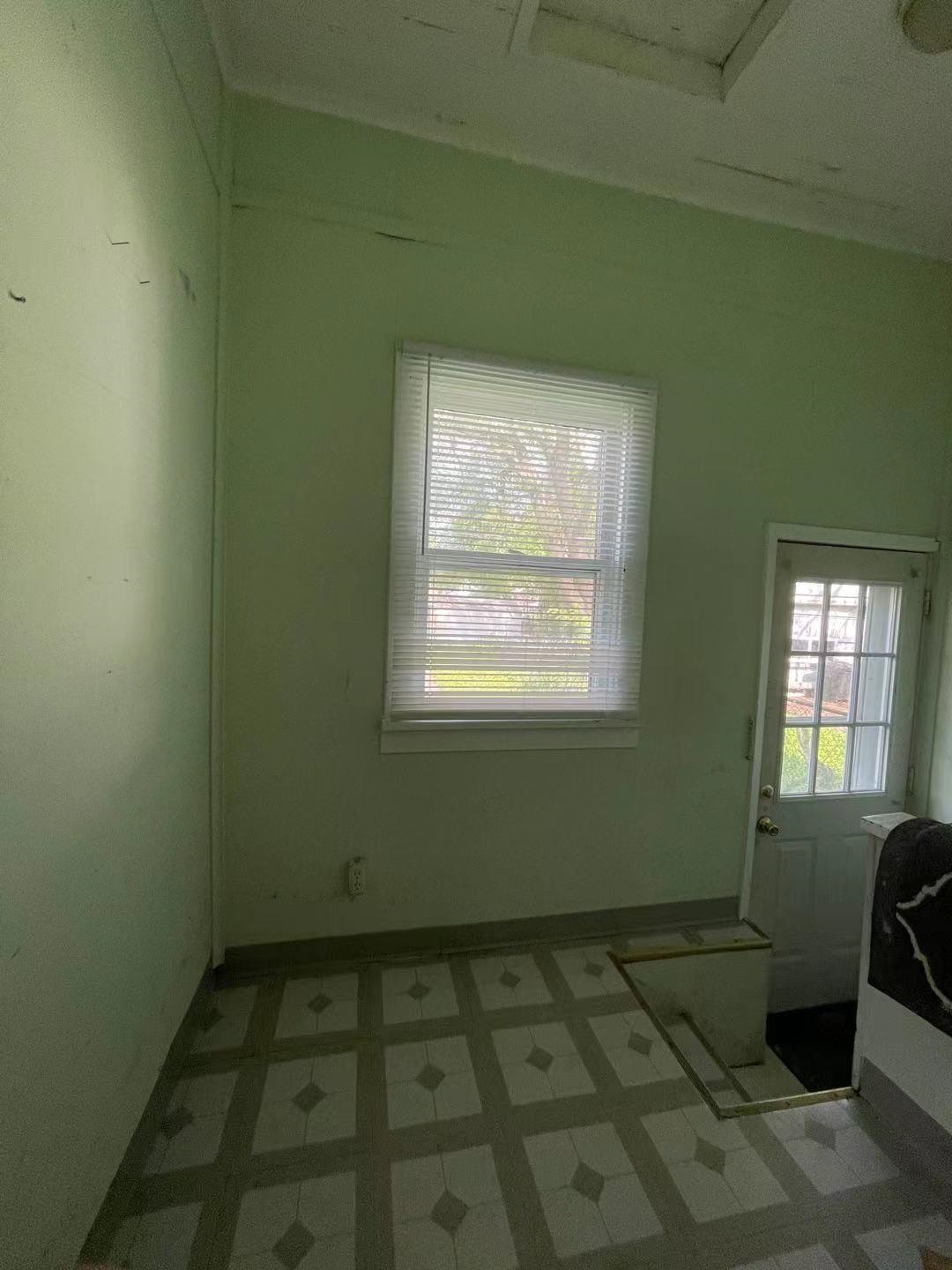 2014 North 17th Street Springfield, IL 62702 - Photo 9 of 12 Gallery Image 9
