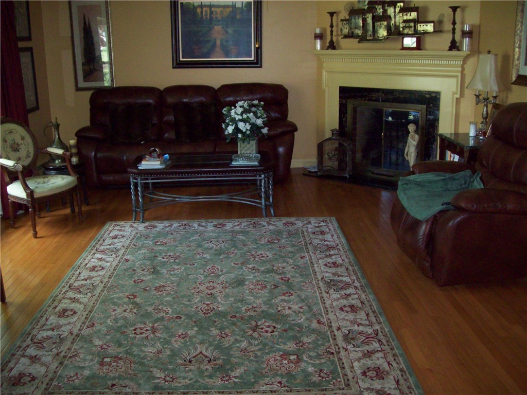 34 Everett Road Cranston, RI 02920 - Photo 10 of 34 LIVING ROOM/FIRE PLACE