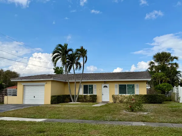 $3,600 | 3 Forest Hills Lane, Boca Raton, FL 33431