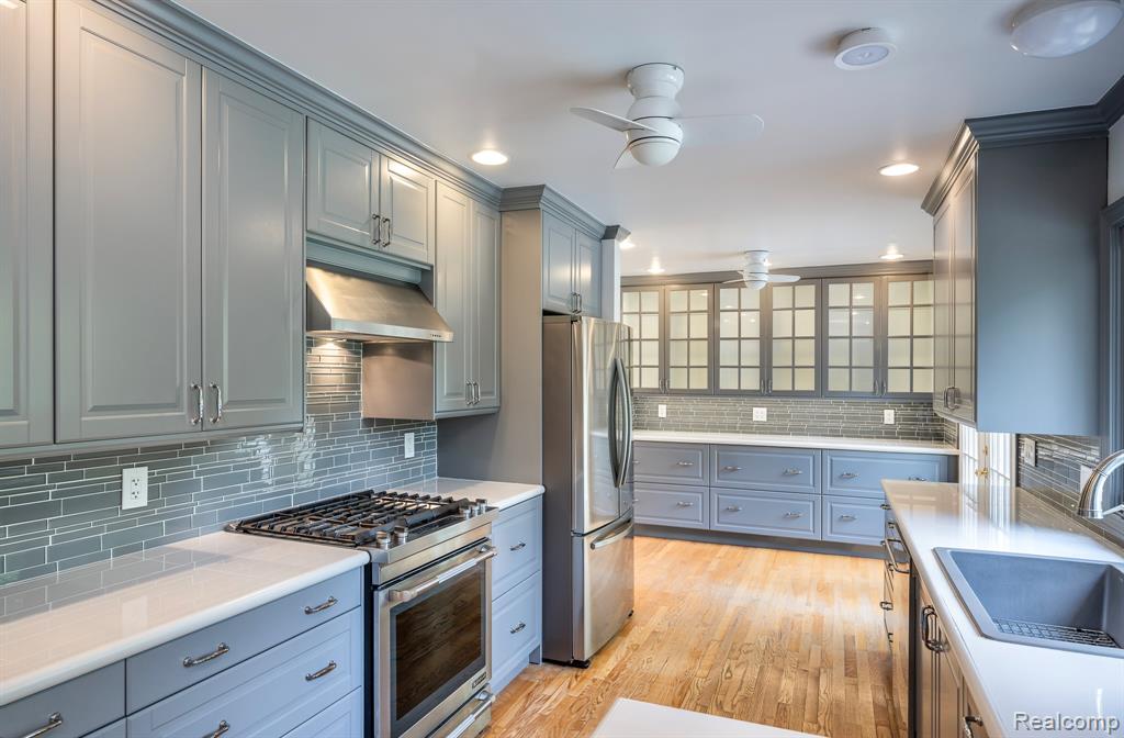 2264 West Maple Road Bloomfield Hills, MI 48301 - Photo 2 of 24 Gallery Image 2