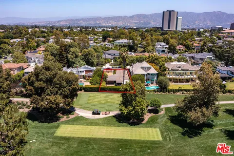 $3,195,000 | 10058 Valley Spring Lane, Toluca Lake, CA 91602