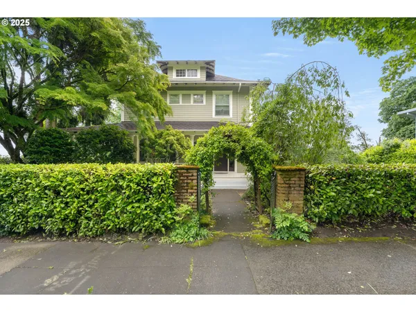 $1,500,000 | 3906 South Kelly Avenue, Portland, OR 97239