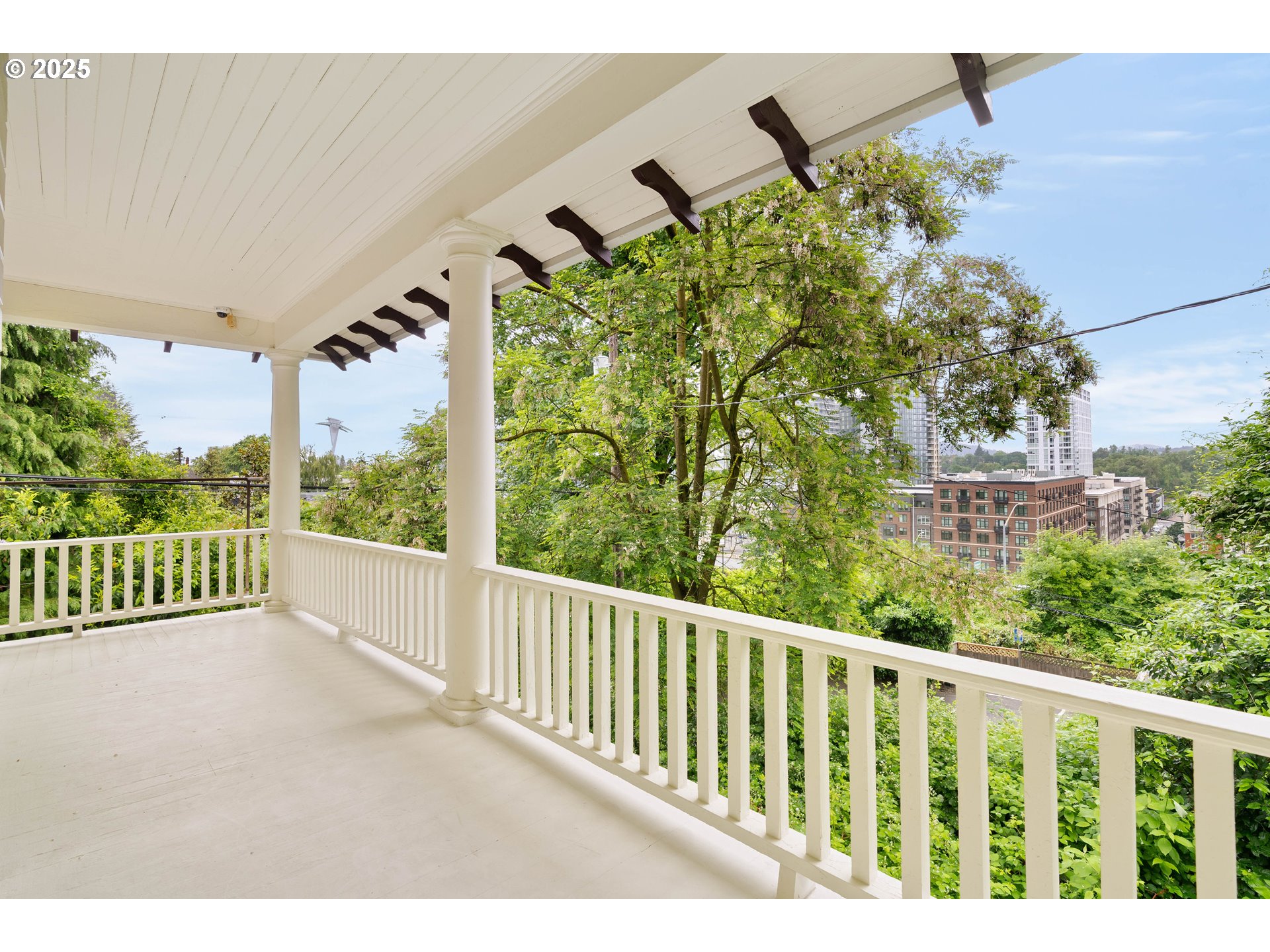 3906 South Kelly Avenue Portland, OR 97239 - Photo 26 of 42 a view of a balcony with an outdoor space