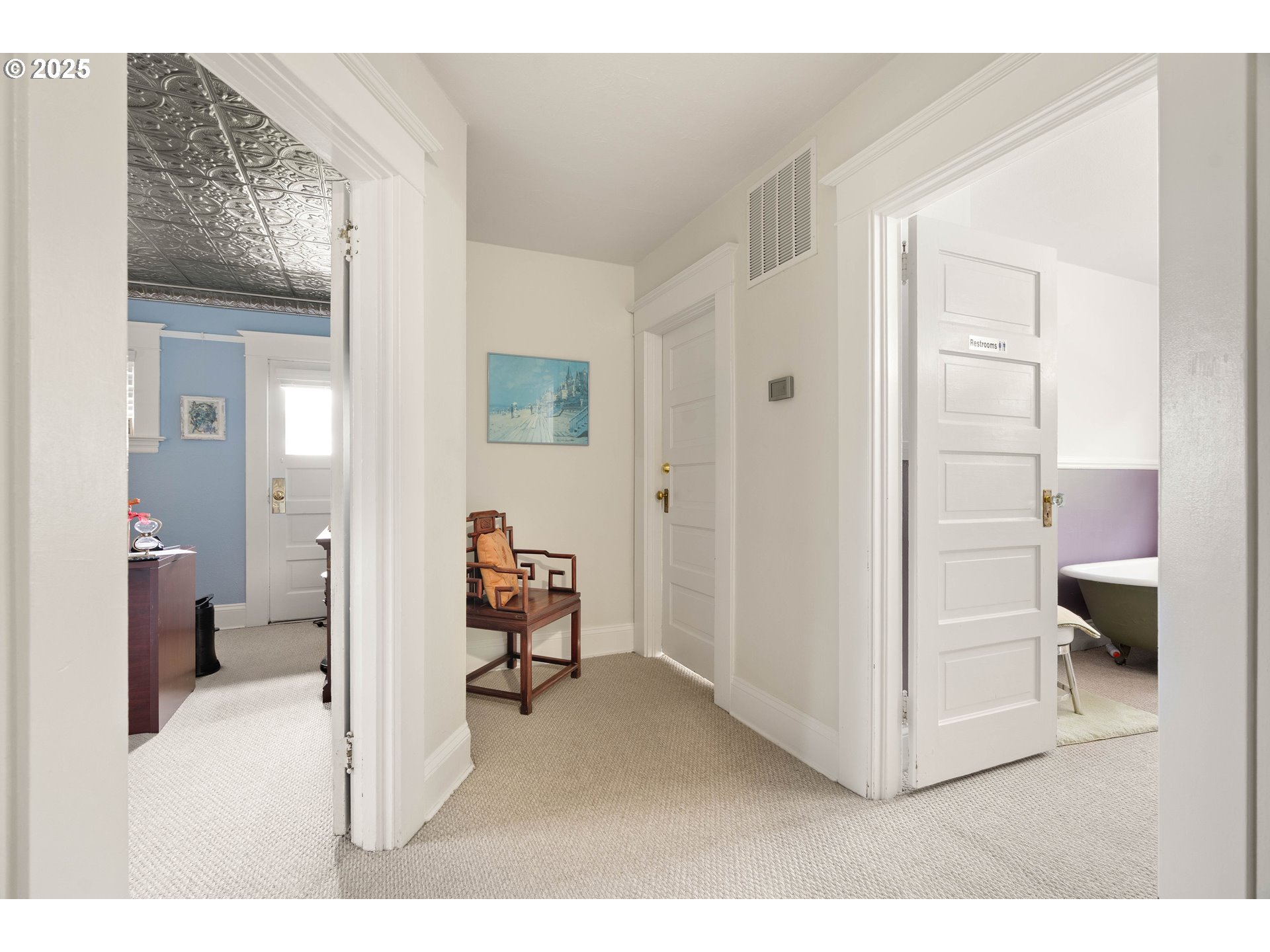 3906 South Kelly Avenue Portland, OR 97239 - Photo 31 of 42 a living room with furniture and a walk in closet