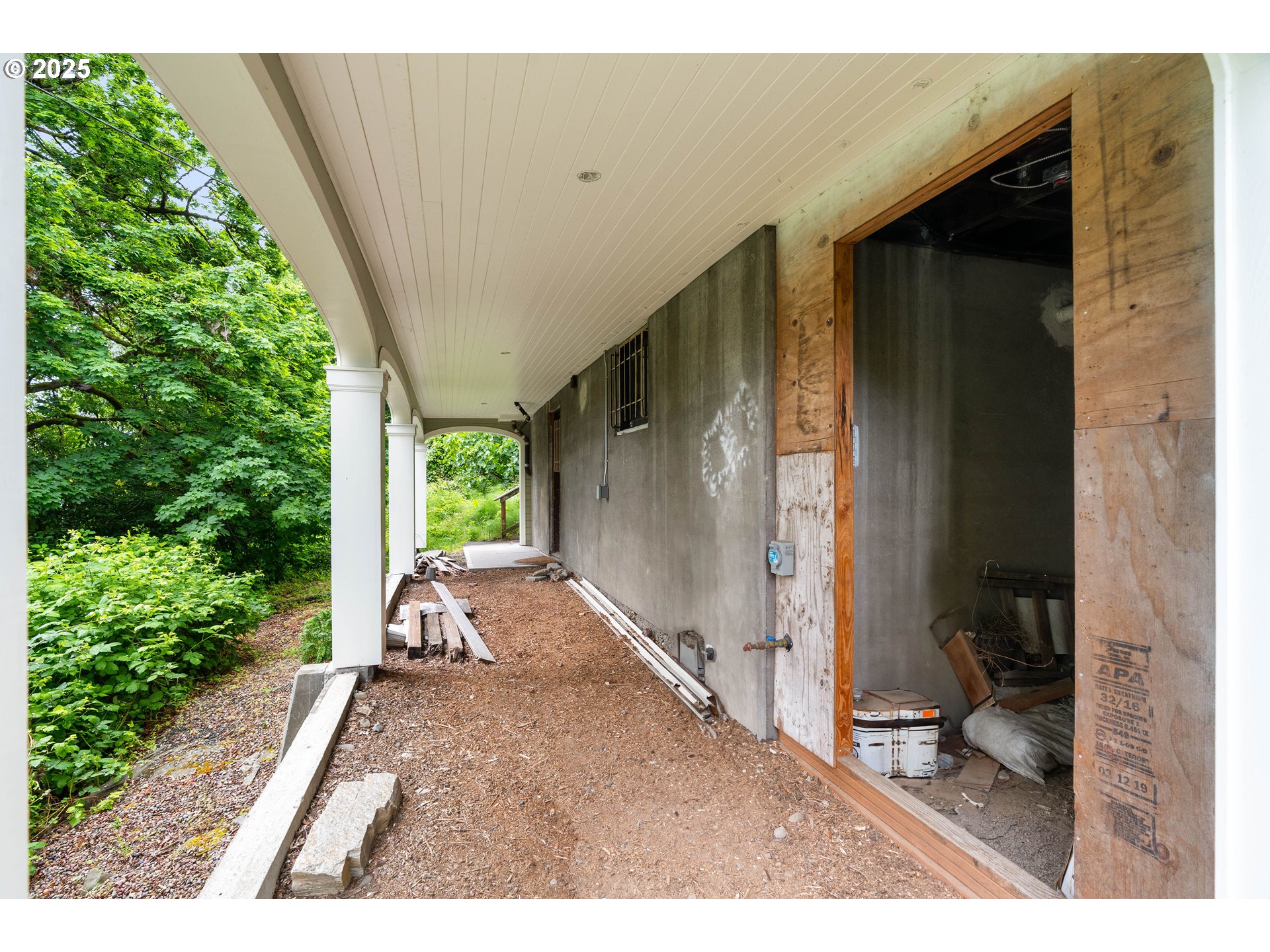 3906 South Kelly Avenue Portland, OR 97239 - Photo 34 of 42 a view interior of the house