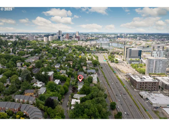 $1,500,000 | 3906 South Kelly Avenue, Portland, OR 97239