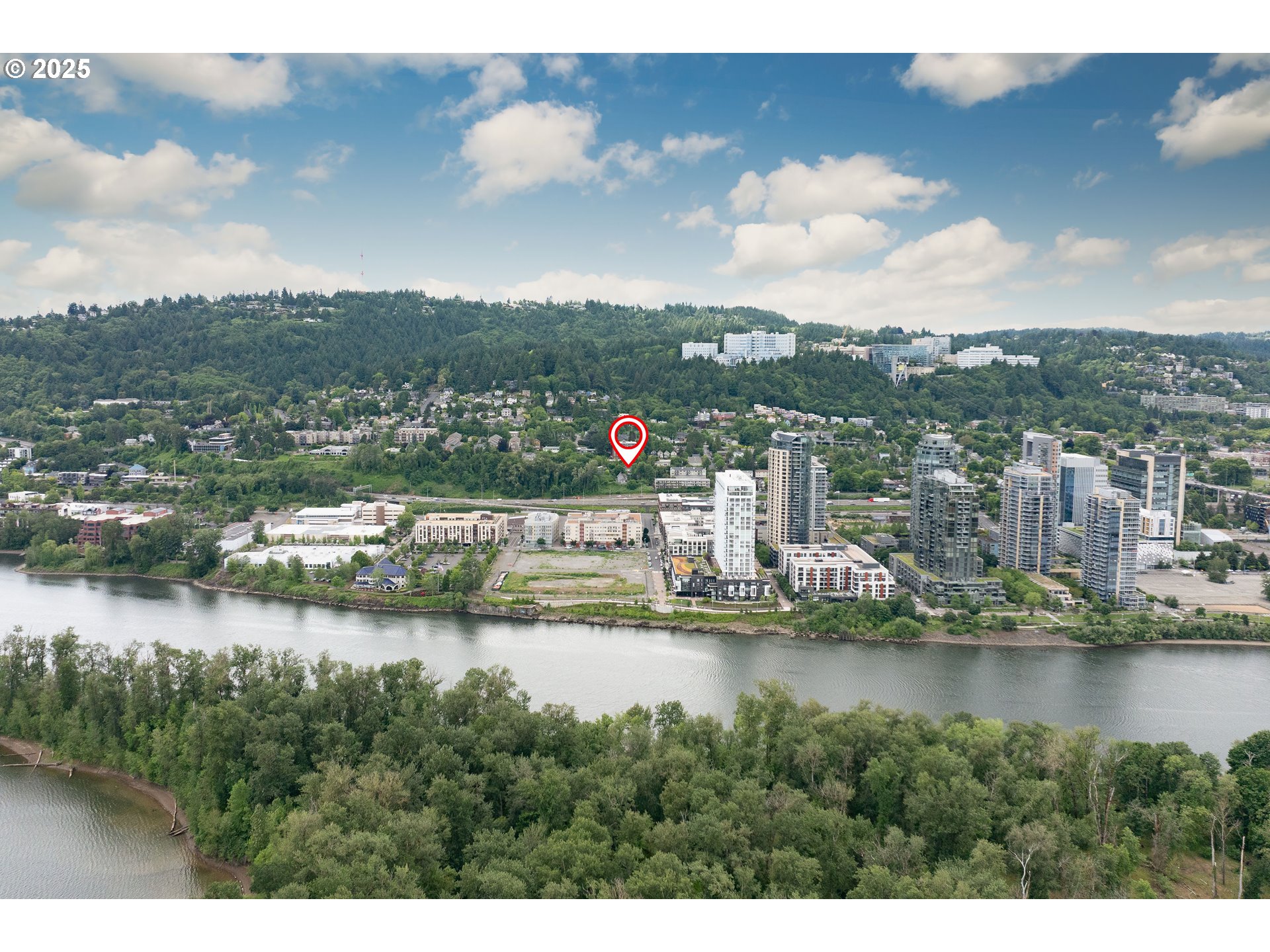 3906 South Kelly Avenue Portland, OR 97239 - Photo 41 of 42 a view of a city with lake view