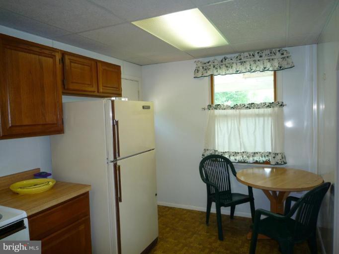 44 Wengate Road Owings Mills, MD 21117 - Photo 6 of 12 I'll take the seat by the window...