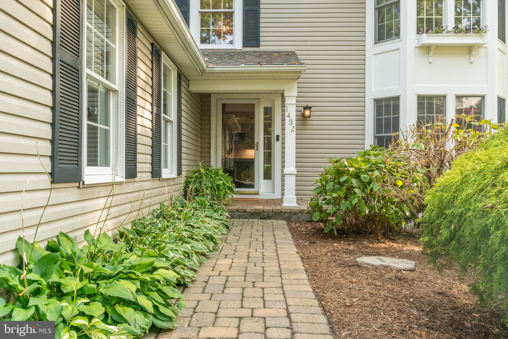 1432 Oak Bluff Road Edgewater, MD 21037 - Photo 2 of 46 Welcoming Entrance