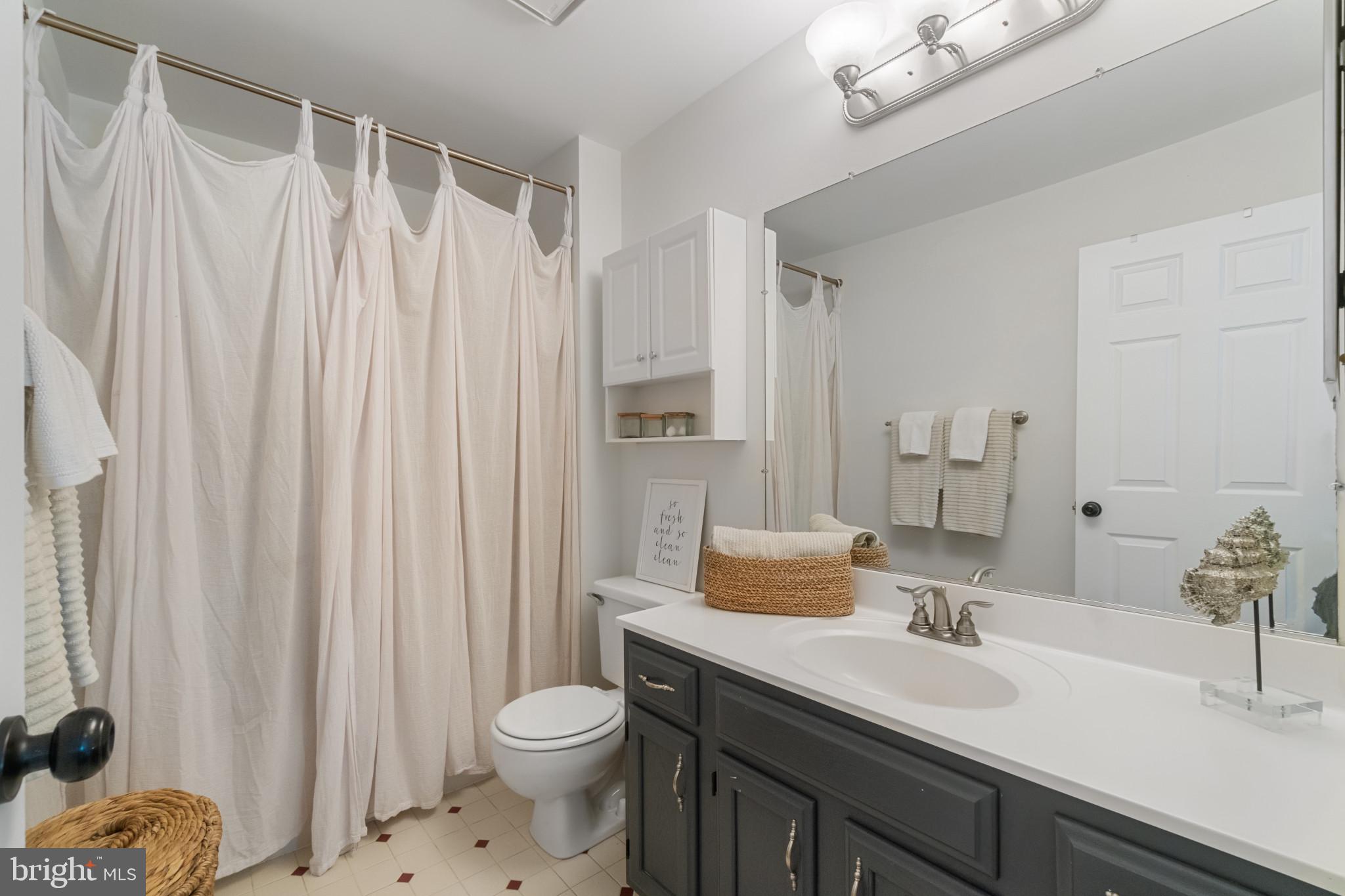 1432 Oak Bluff Road Edgewater, MD 21037 - Photo 30 of 46 Full Upper Level Bath