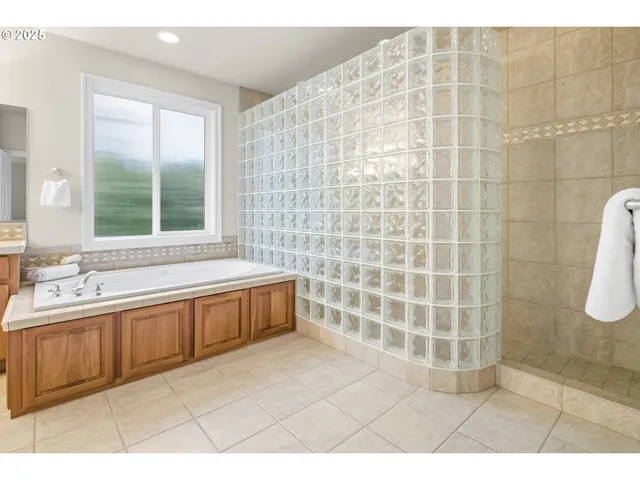 $1,040,000 | 1627 Northwest 35th Circle, Camas, WA 98607