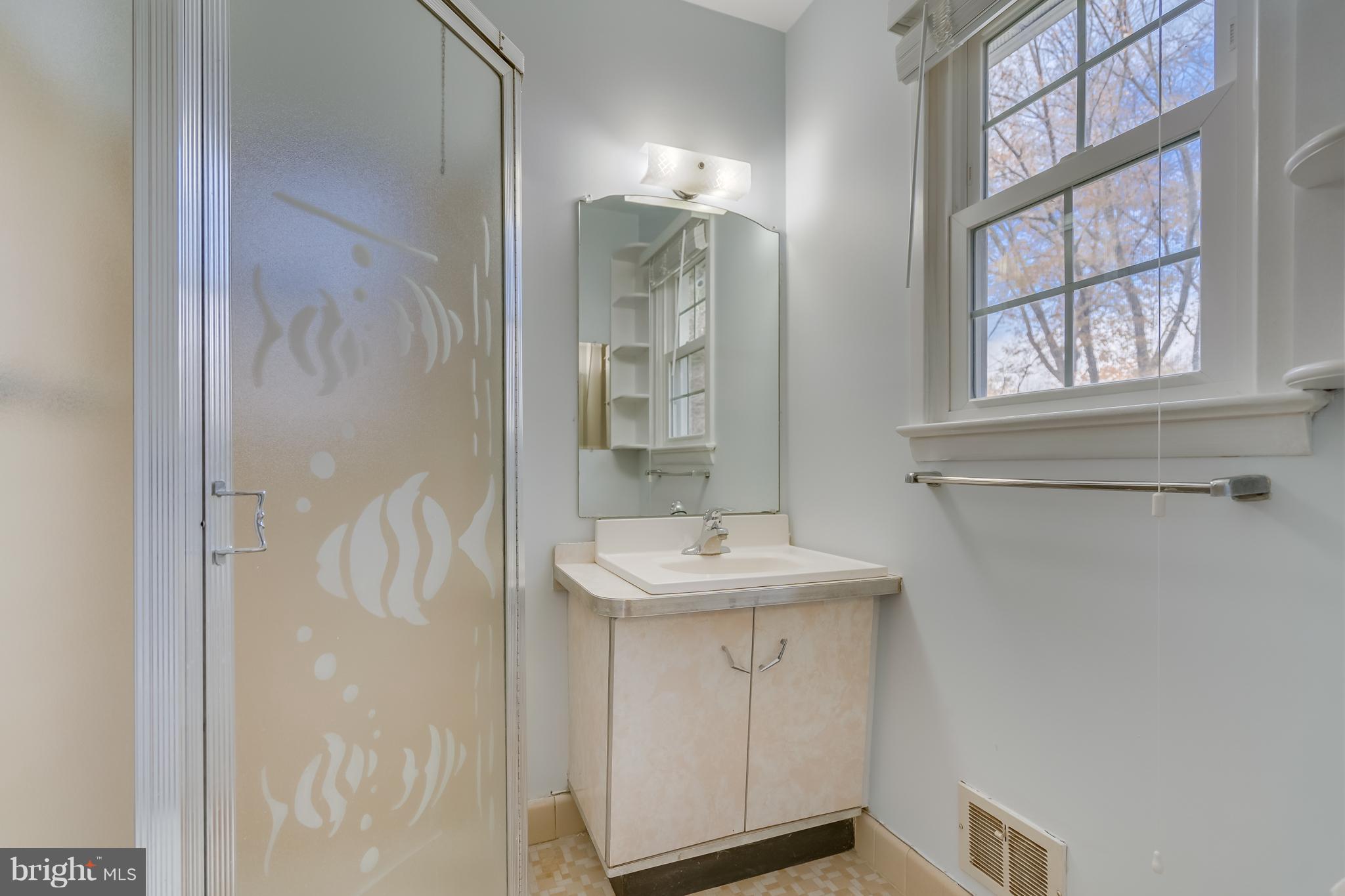 1017 Chiswell Lane Silver Spring, MD 20901 - Photo 14 of 34
