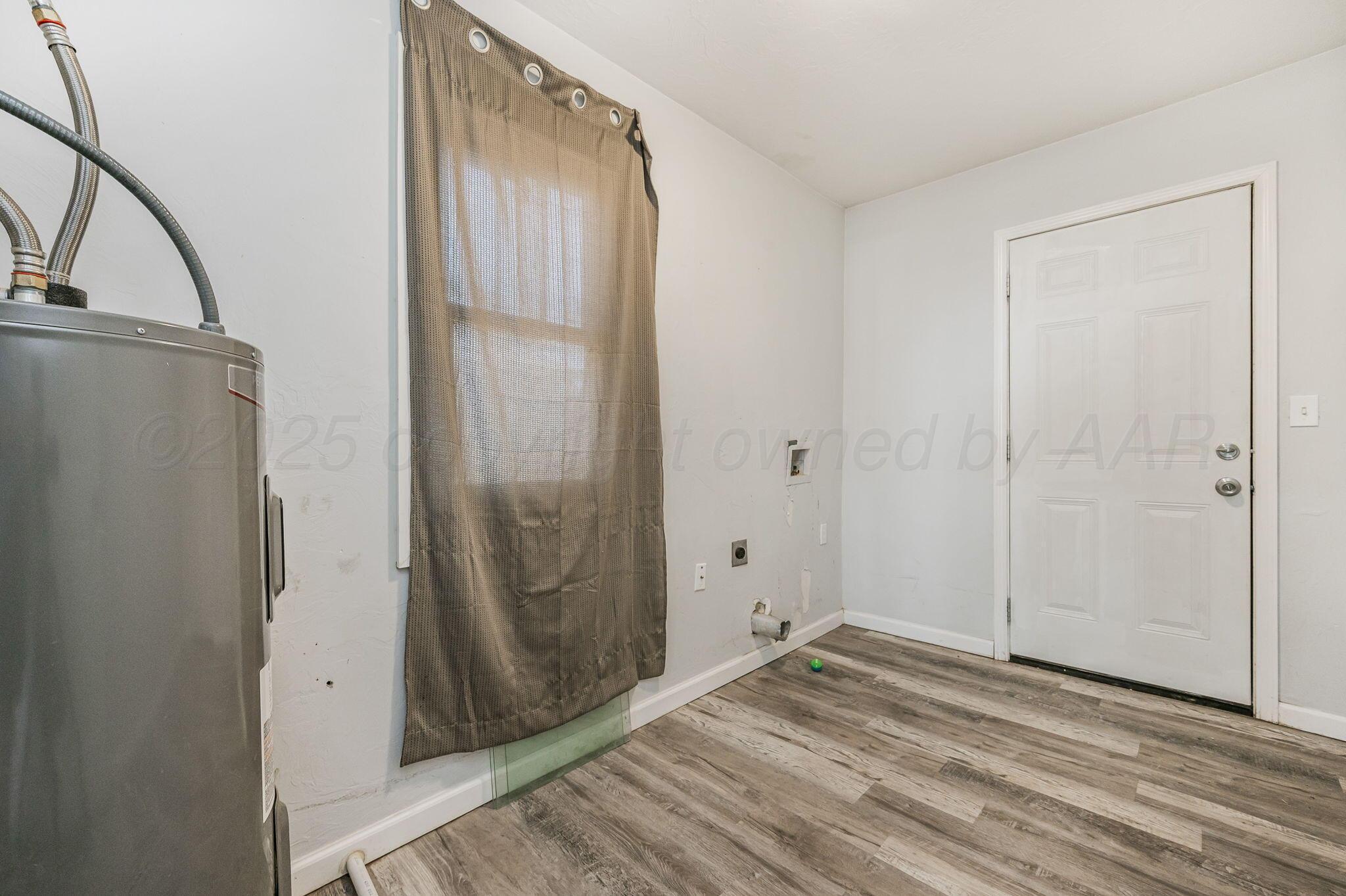 313 South Fairmont Street Amarillo, TX 79106 - Photo 14 of 15 a view of a bathroom