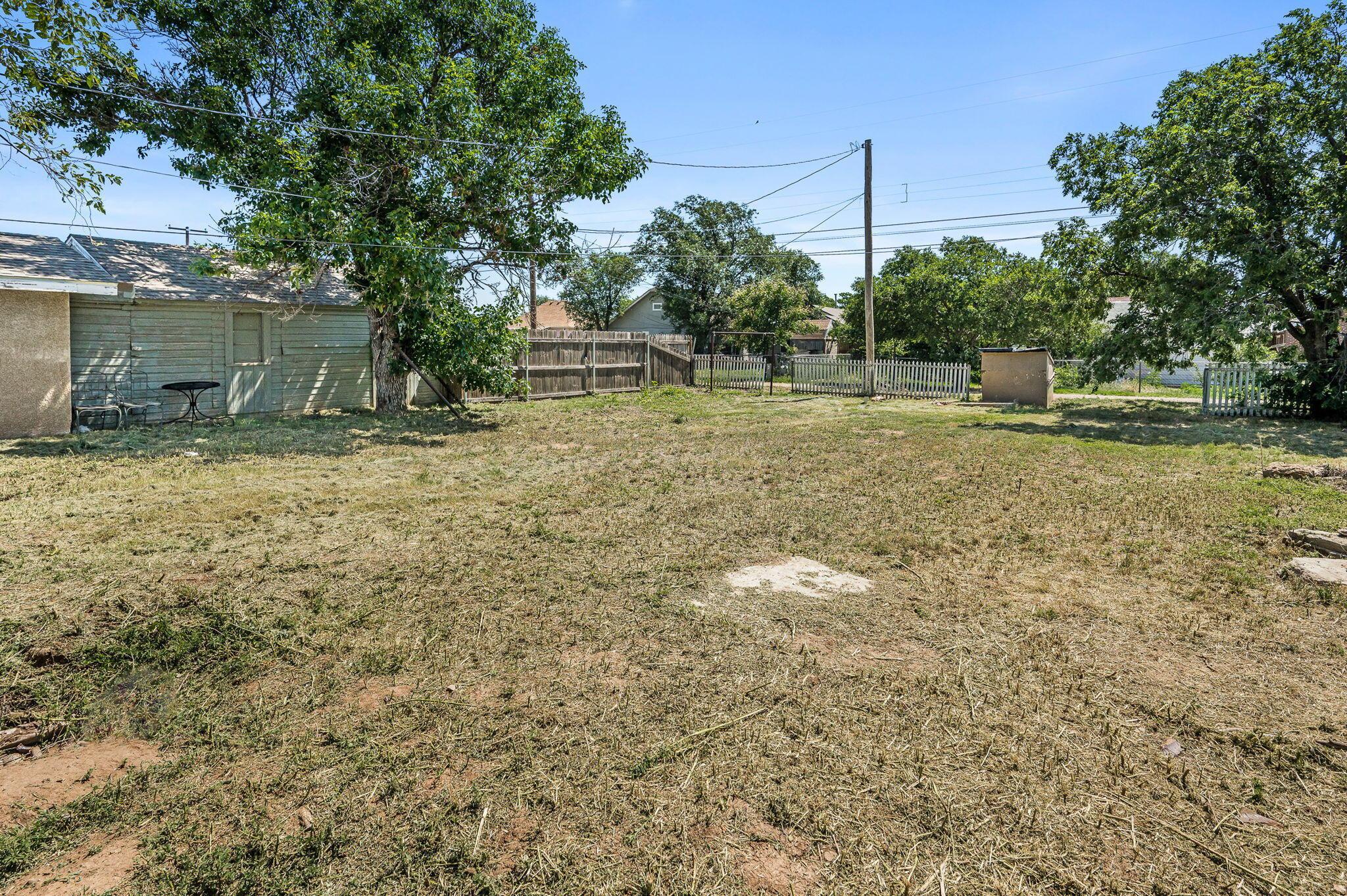 313 South Fairmont Street Amarillo, TX 79106 - Photo 15 of 15 a backyard of a house with lots of green space