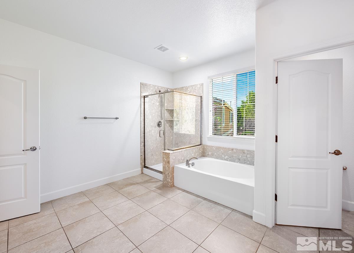 10843 Walnut Ridge Drive Reno, NV 89521 - Photo 14 of 26 a spacious bathroom with a bathtub and a shower