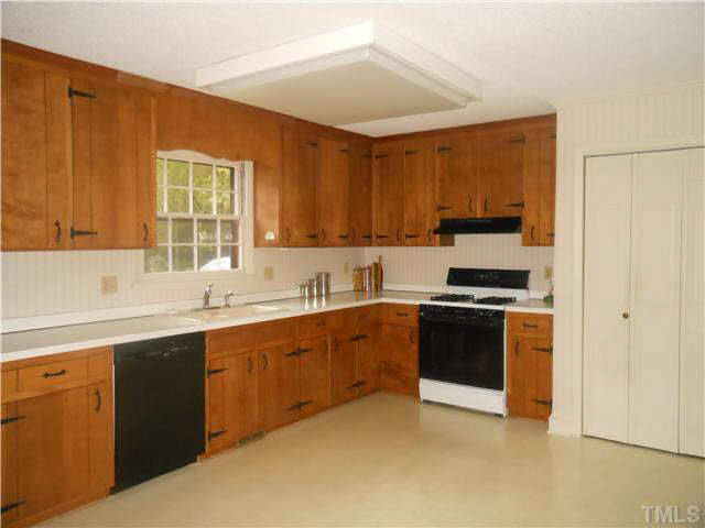 3605 Ranlo Drive Raleigh, NC 27612 - Photo 5 of 19 Kitchen