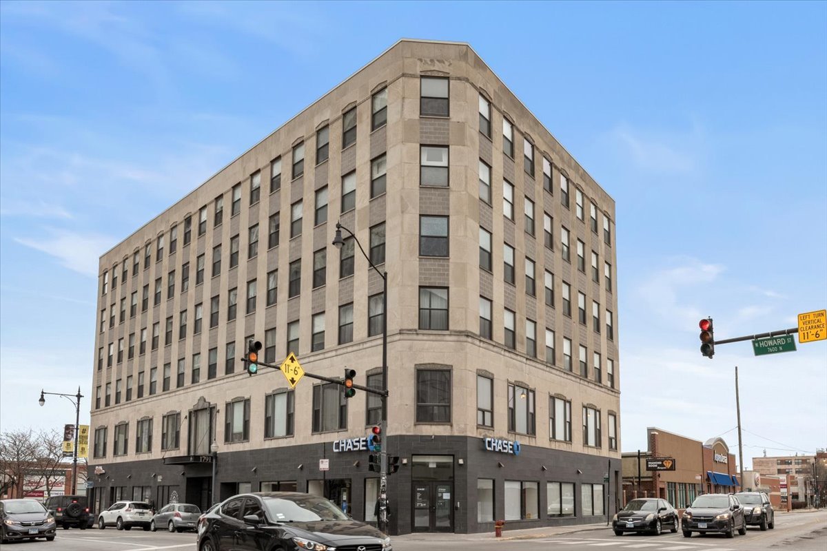 1791 West Howard Street, Unit 405 Chicago, IL 60626 - Photo 2 of 23