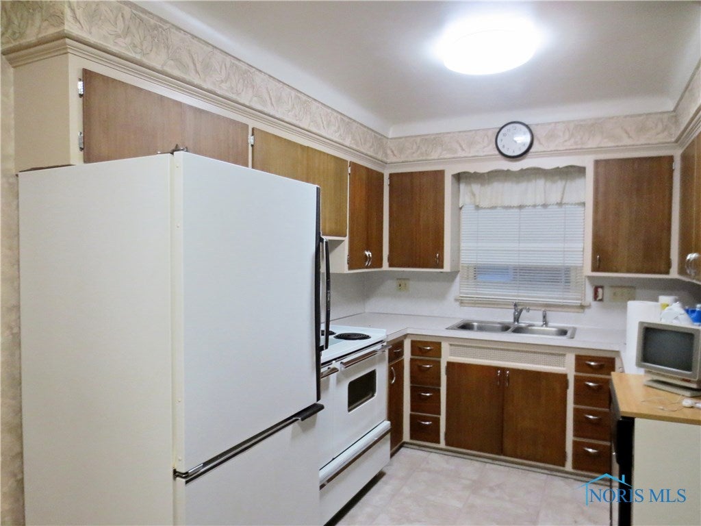 2124 Fairfax Road Toledo, OH 43613 - Photo 10 of 29 Gallery Image 10
