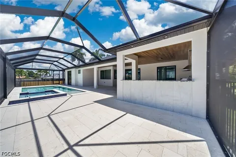 $669,000 | 3914 Southeast 20th Avenue, Cape Coral, FL 33904