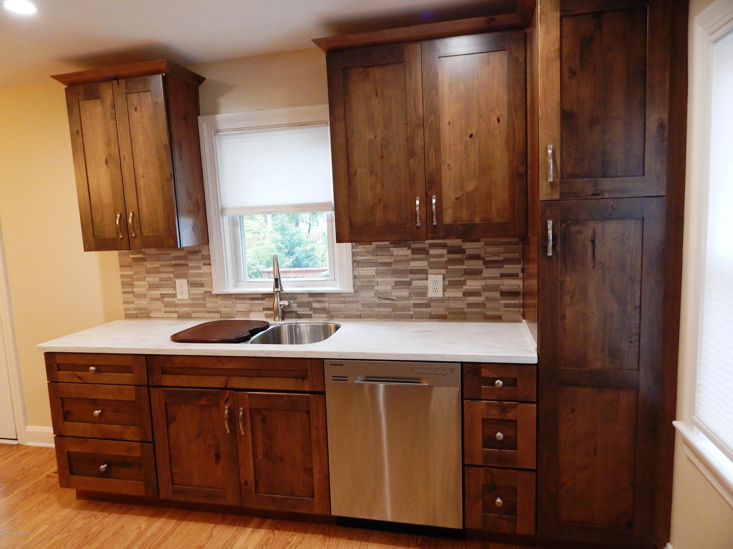 316 Merriman Road Louisville, KY 40207 - Photo 3 of 30 DSCN8271