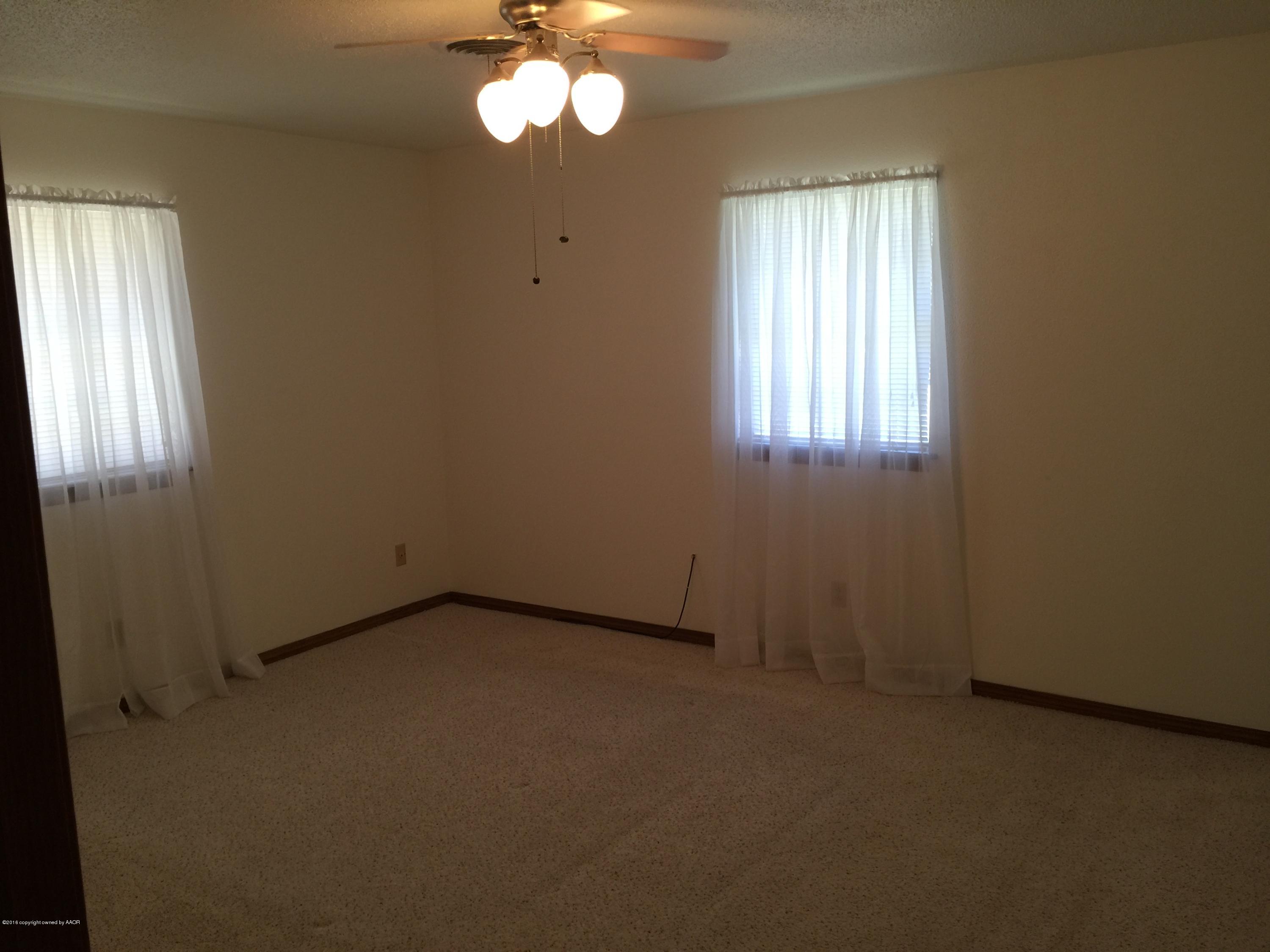 5207 Pico Boulevard Amarillo, TX 79110 - Photo 17 of 29 Master bedroom
