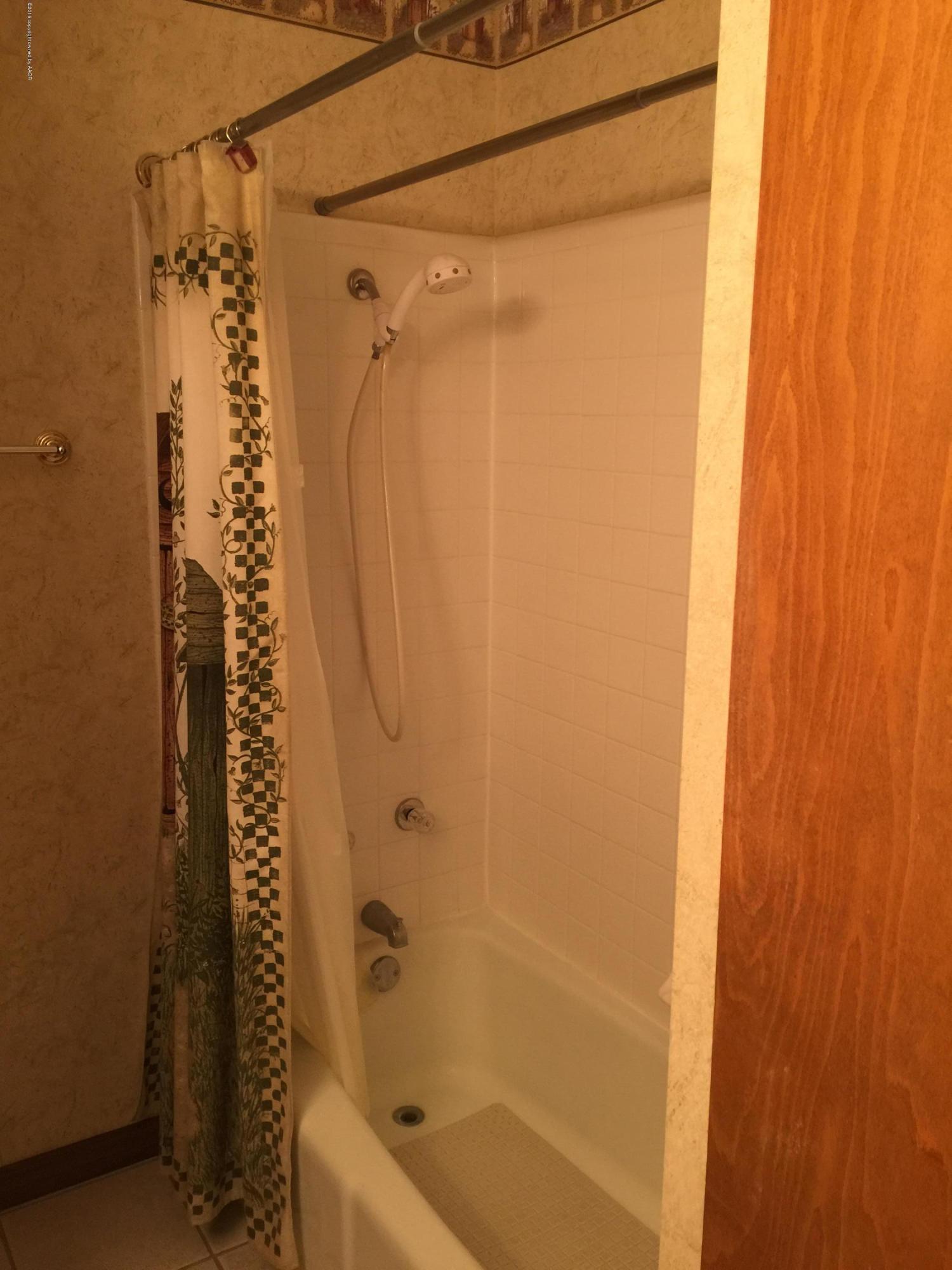 5207 Pico Boulevard Amarillo, TX 79110 - Photo 21 of 29 Guest bathroom