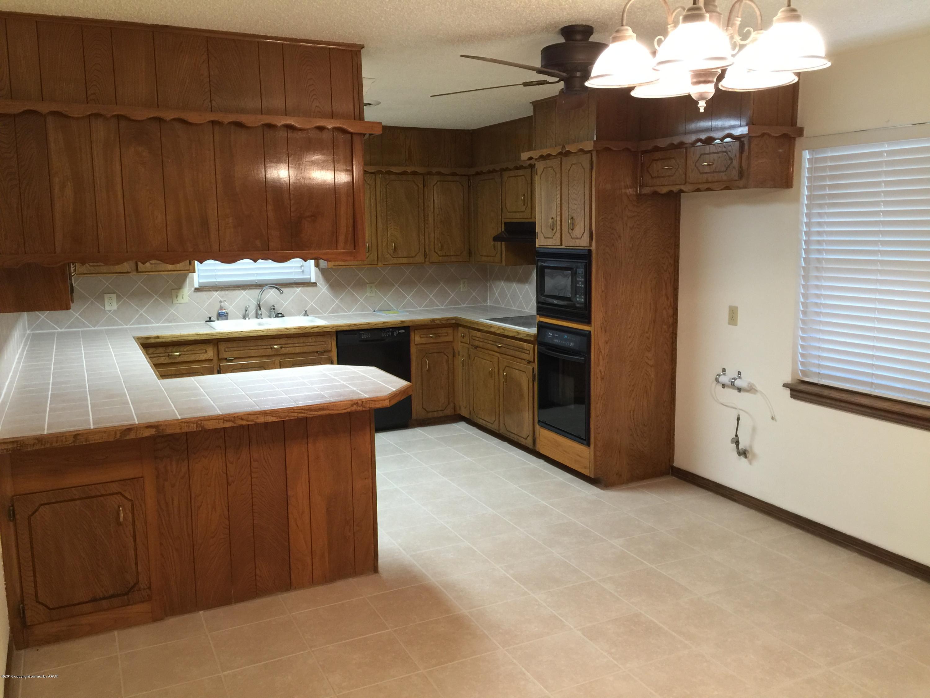 5207 Pico Boulevard Amarillo, TX 79110 - Photo 6 of 29 Kitchen