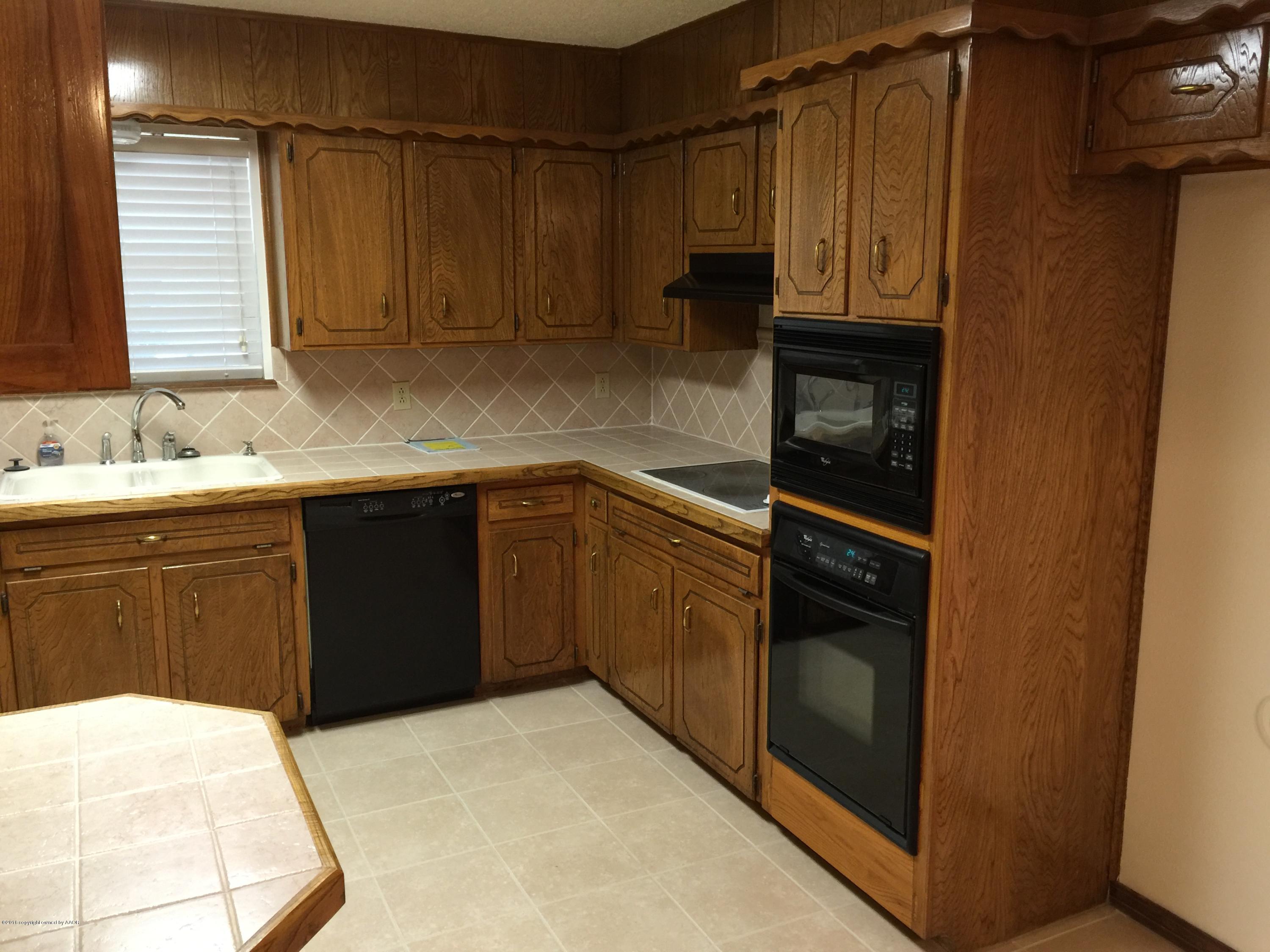 5207 Pico Boulevard Amarillo, TX 79110 - Photo 7 of 29 Kitchen