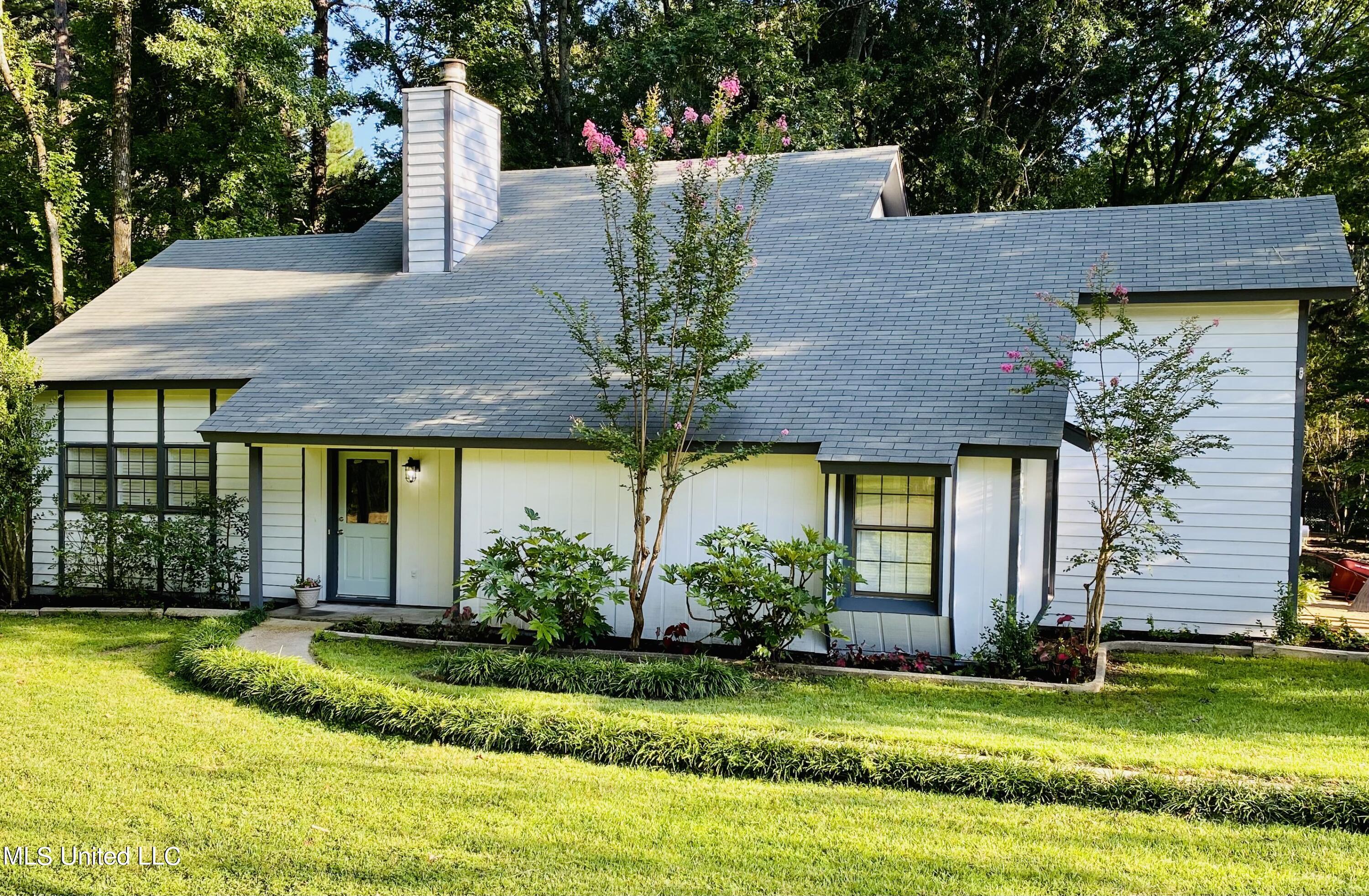 305 Camp Garaywa Road Clinton, MS 39056 - Photo 2 of 21 IMG_6536
