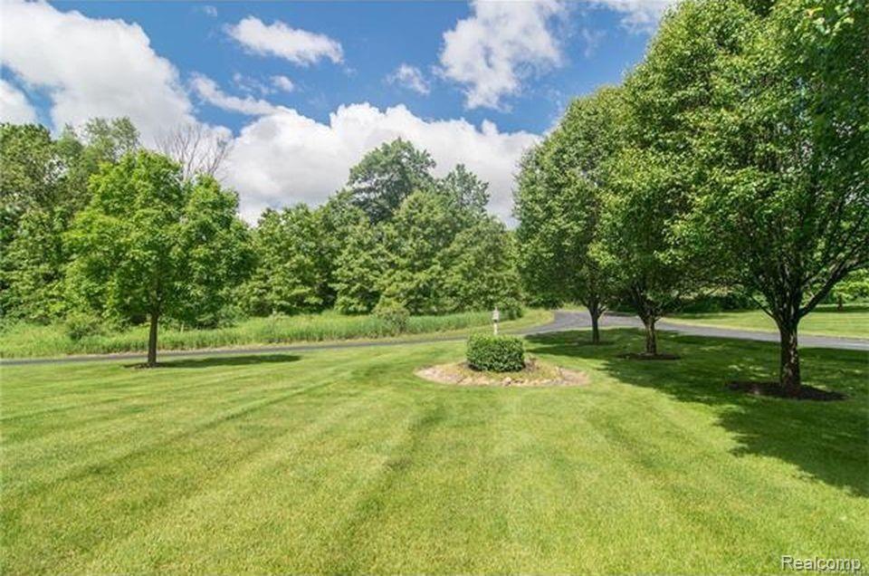 4916 Bullard Road Hartland, MI 48353 - Photo 13 of 62 13.jpg