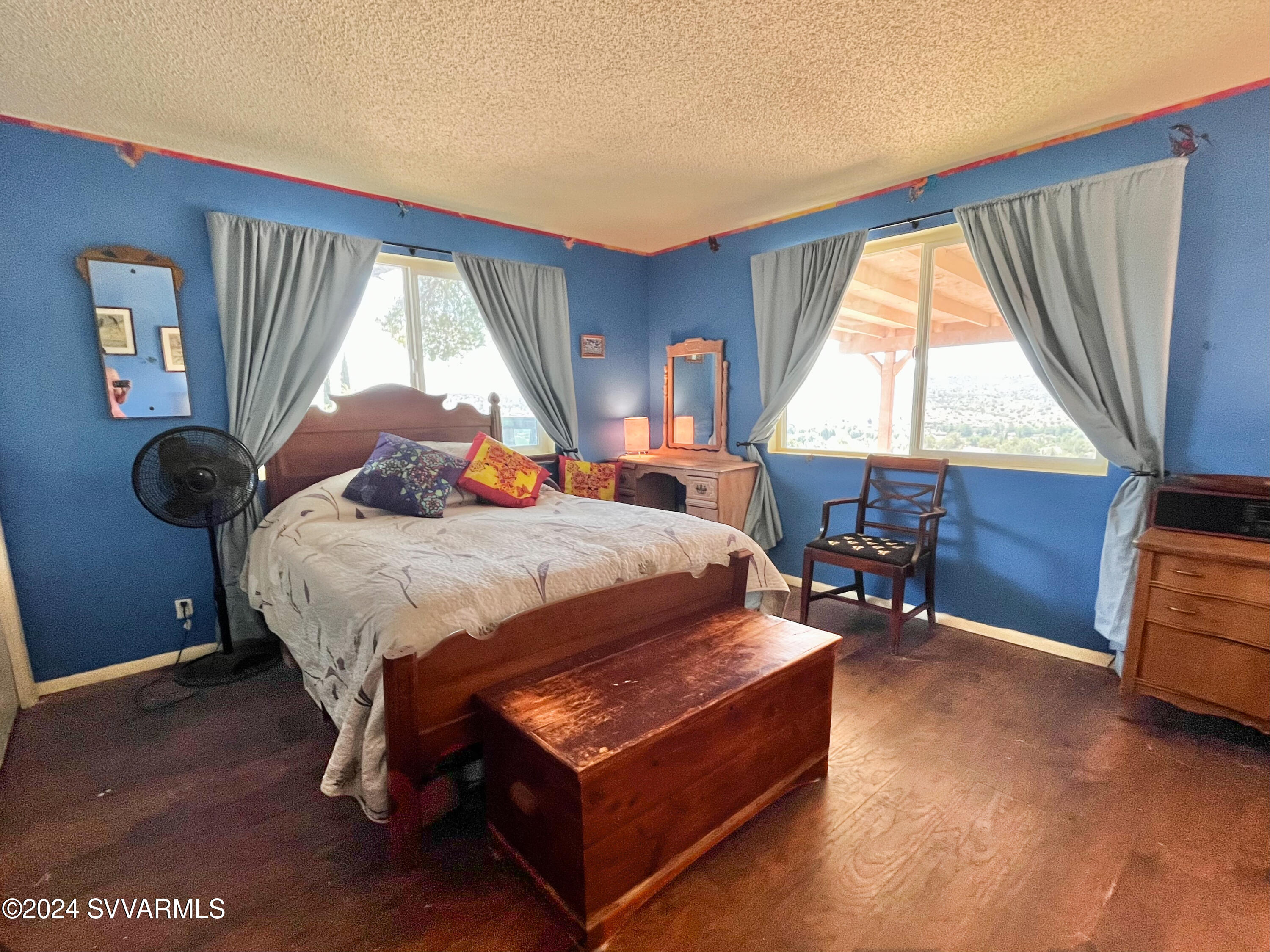 4545 North Drifting Sands Road Rimrock, AZ 86335 - Photo 23 of 52 a bed room with a bed and a window