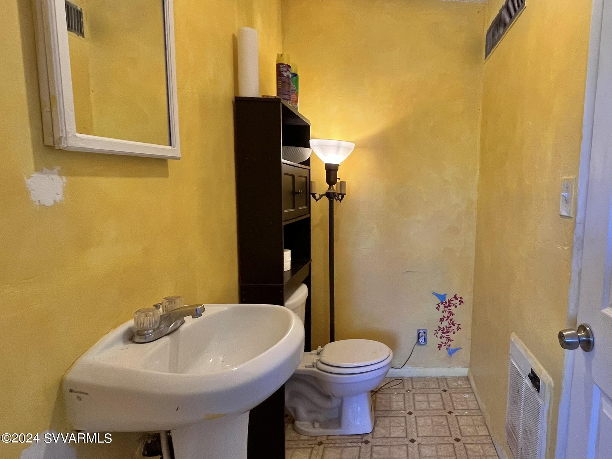 4545 North Drifting Sands Road Rimrock, AZ 86335 - Photo 36 of 52 Guest 1/2 Bath