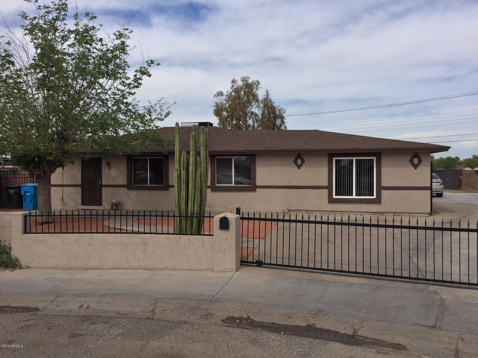 6424 West Piccadilly Road Phoenix, AZ 85033 - Photo 2 of 25 Front of Home