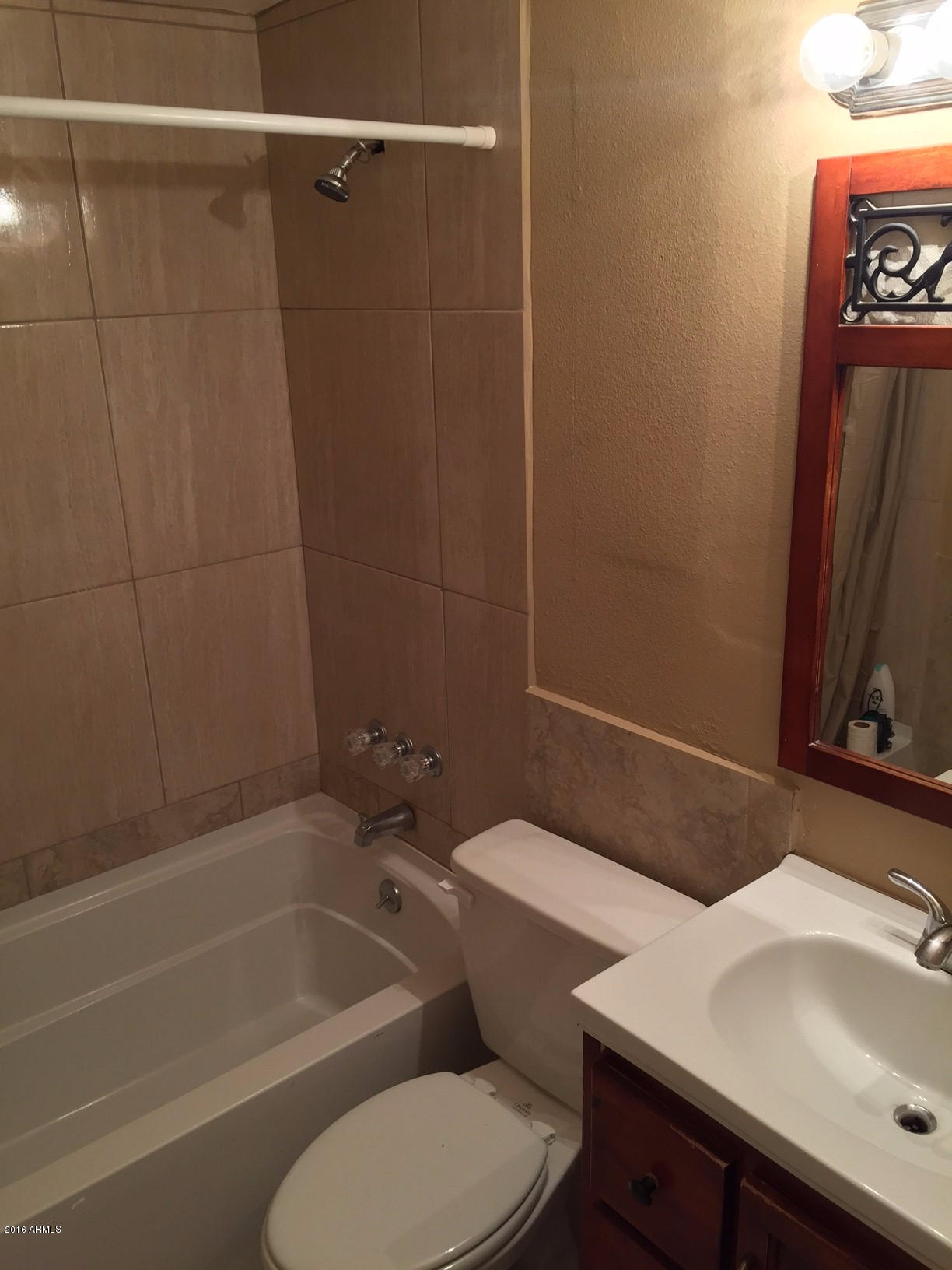 6424 West Piccadilly Road Phoenix, AZ 85033 - Photo 21 of 25 Bathroom #2