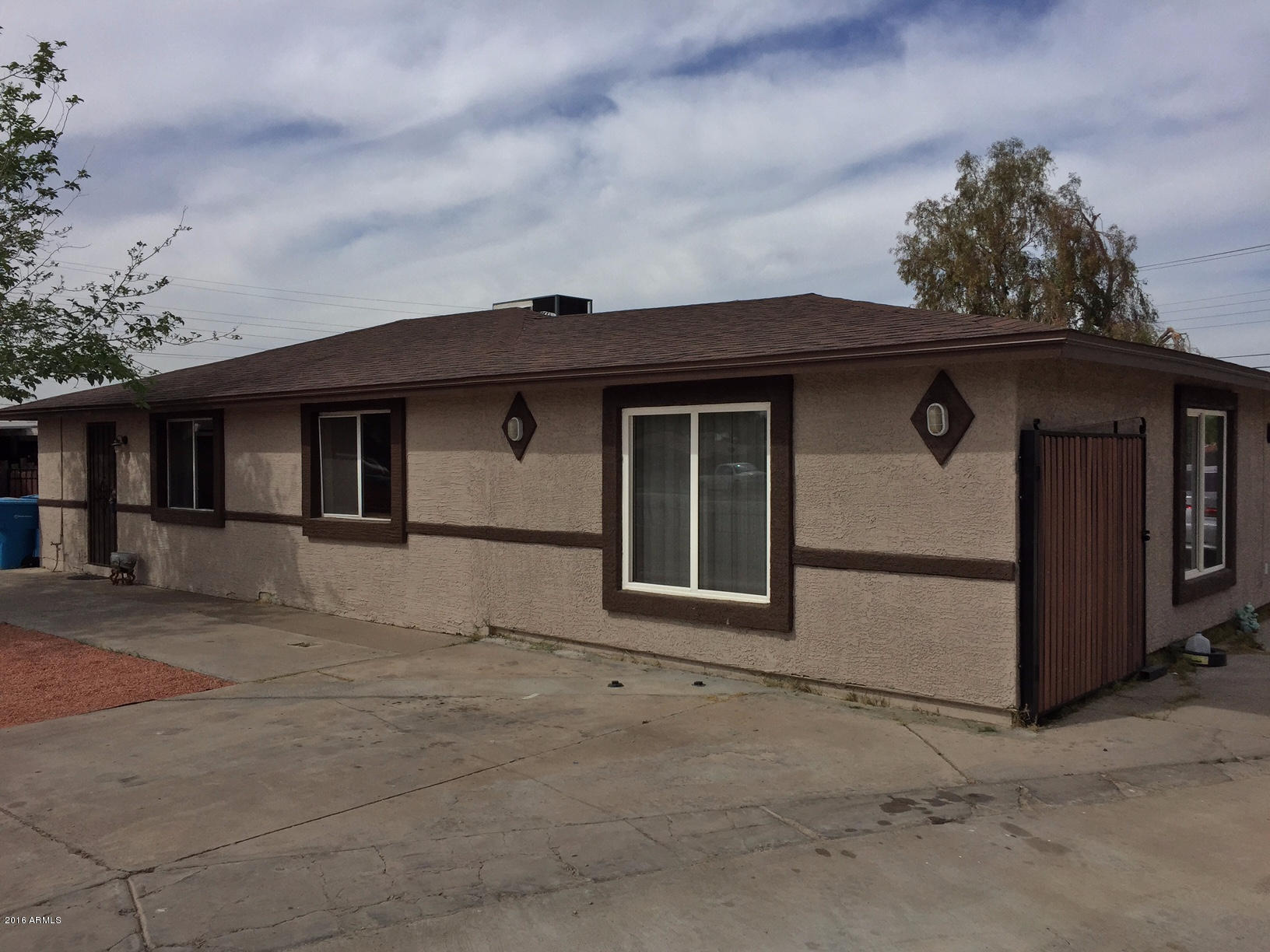 6424 West Piccadilly Road Phoenix, AZ 85033 - Photo 3 of 25 Front of Home