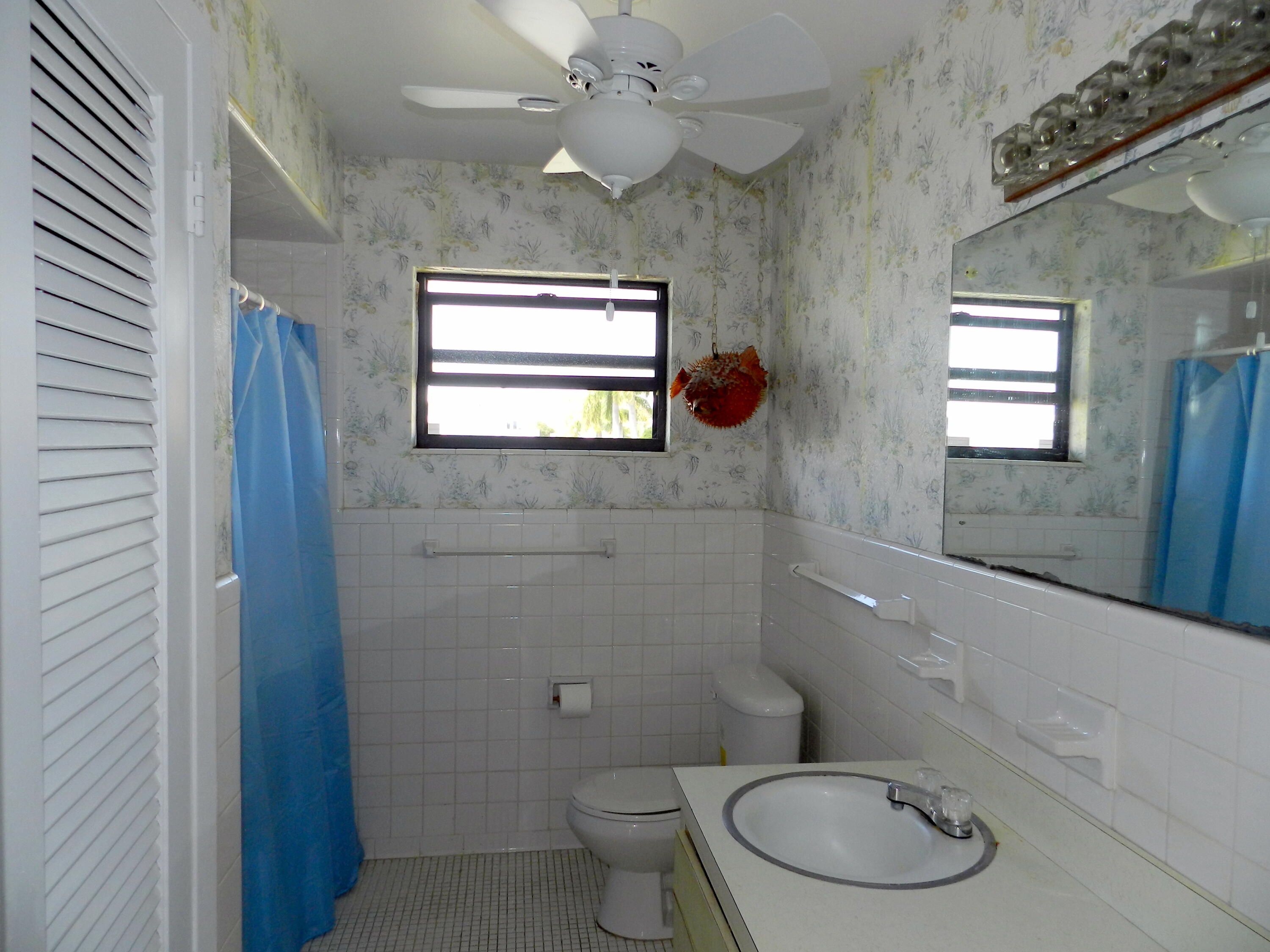138 Bessie Road Tavernier, FL 33070 - Photo 19 of 24 Upstairs Bathroom