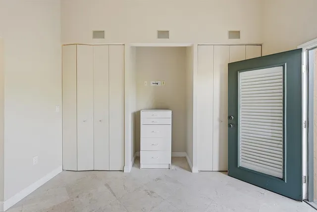 an aerial view of lake residential house with outdoor space and lake view