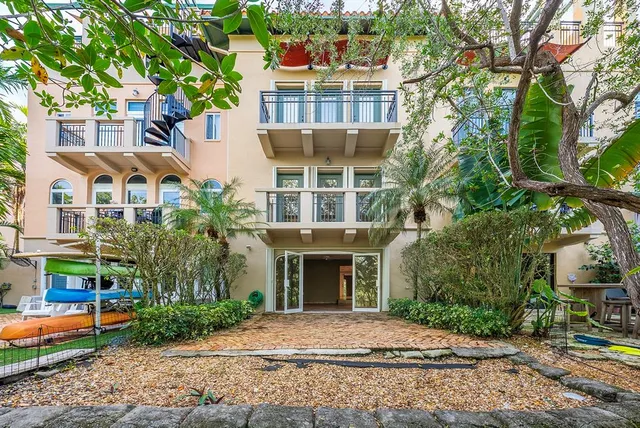 $6,900 | 6204 Paradise Point Drive, Palmetto Bay, FL 33157