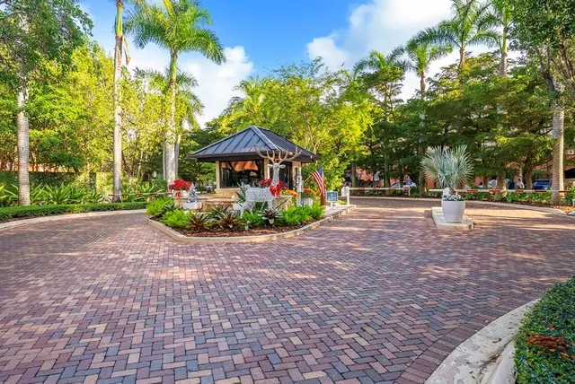 $6,900 | 6204 Paradise Point Drive, Palmetto Bay, FL 33157