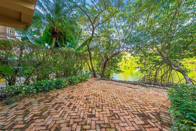 $6,900 | 6204 Paradise Point Drive, Palmetto Bay, FL 33157