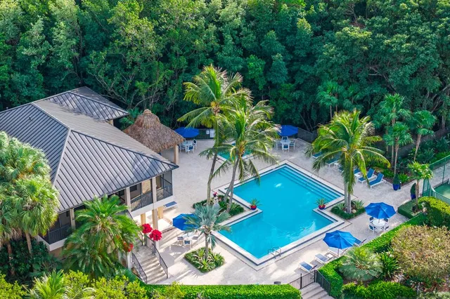 $6,900 | 6204 Paradise Point Drive, Palmetto Bay, FL 33157