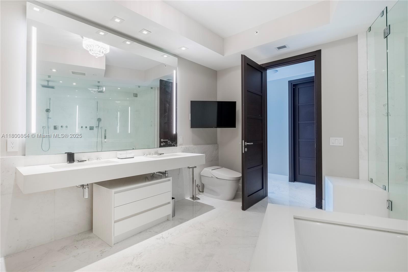 18555 Collins Avenue, Unit 1505 Sunny Isles Beach, FL 33160 - Photo 15 of 69