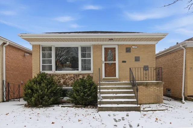 $3,000 | 5363 North Mont Clare Avenue, Chicago, IL 60656