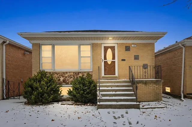 a view of a back yard of the house